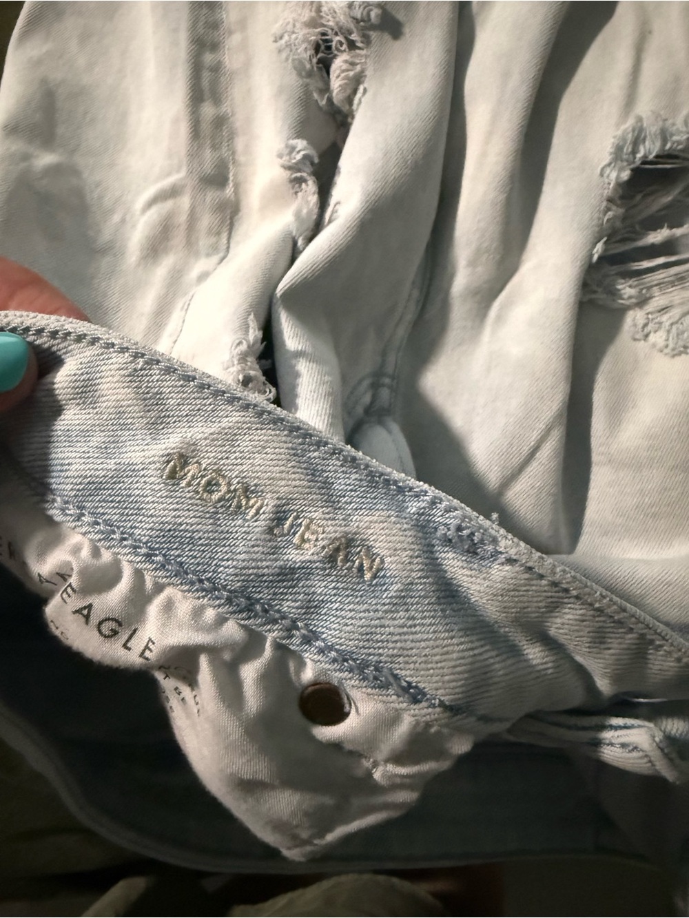 American Eagle Light Wash Mom Jeans 10 Short - Picture 2 of 3